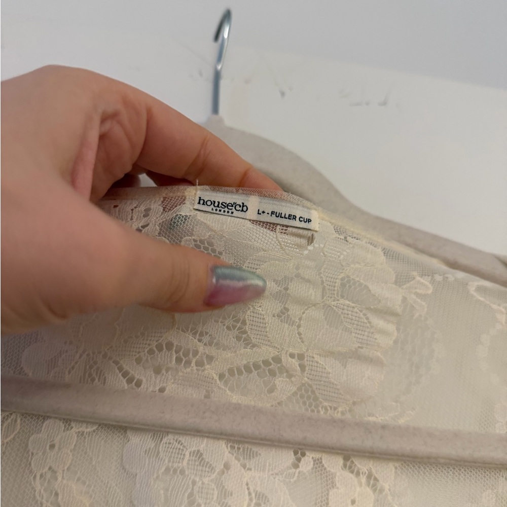 House of CB ‘Artemis’ lace dress - Picture 5 of 6